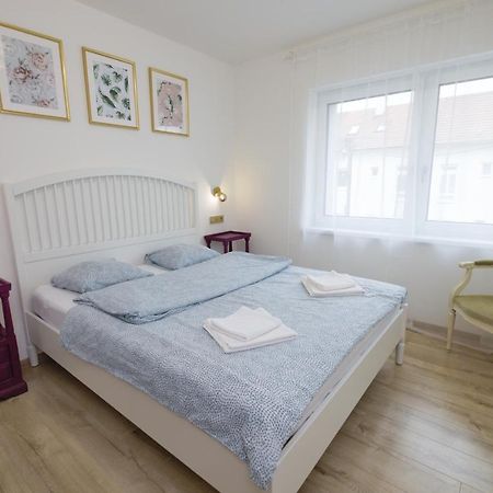 Central Apartment - Folk District ブラチスラヴァ エクステリア 写真
