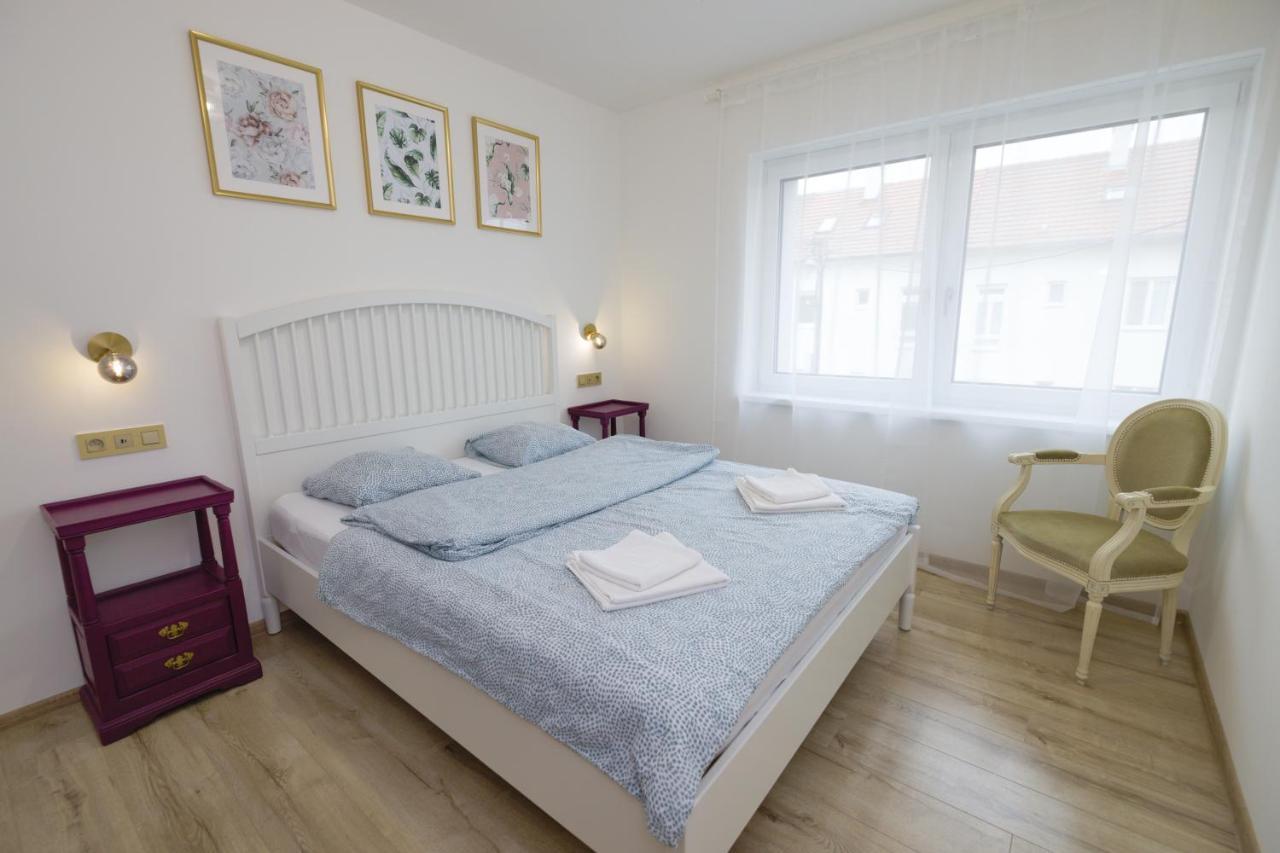 Central Apartment - Folk District ブラチスラヴァ エクステリア 写真
